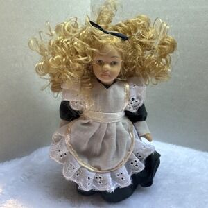 Vintage Doll House Beautiful Porcelain Miniature War‎ Time Style Dolls